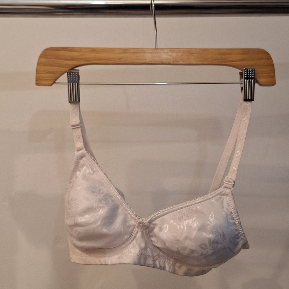 Elegant Vintage 80s 90s Y2k White Satin Retro Bra